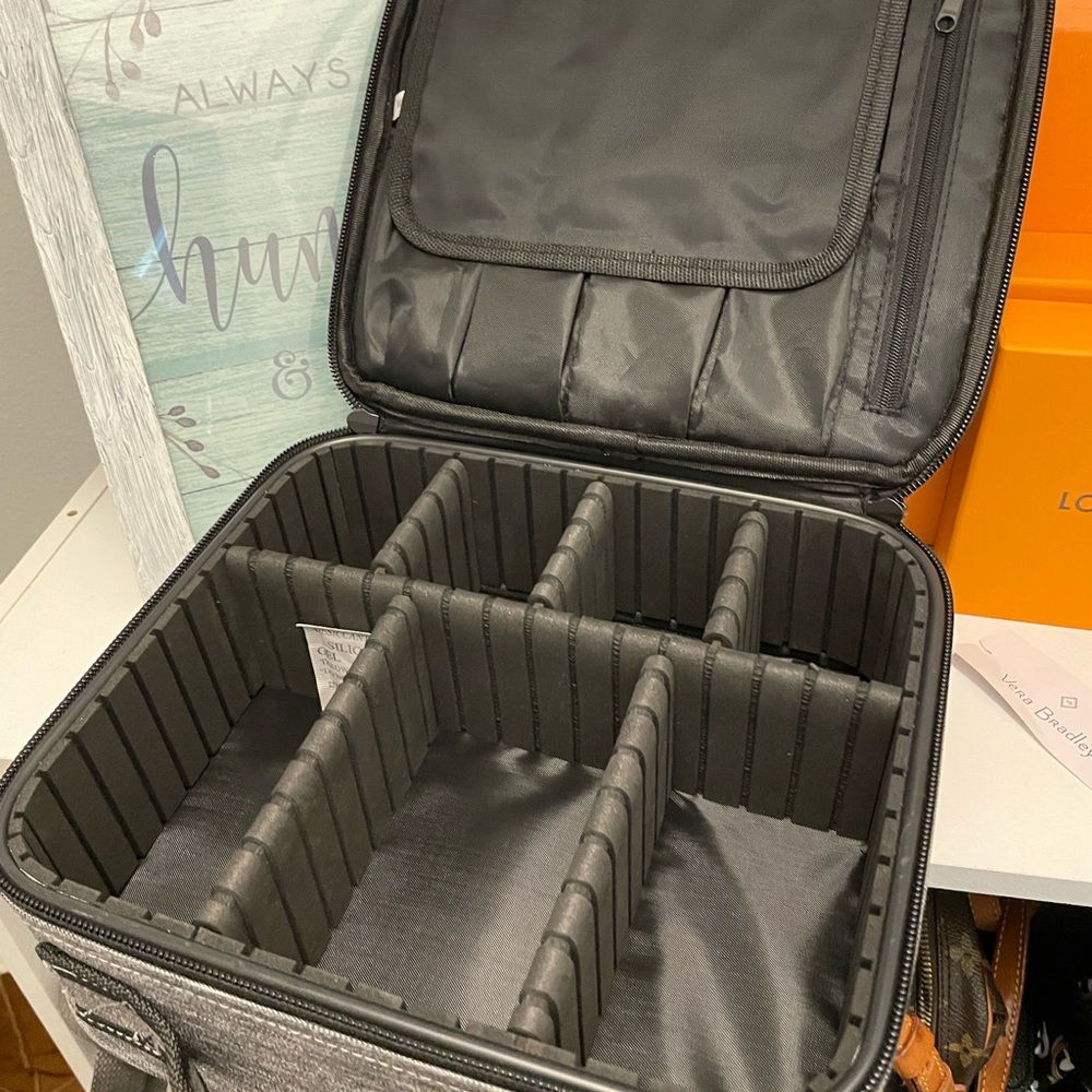 Organizer - Picture 2 of 2